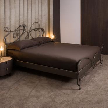 Ghirigori modern iron bed with delicate swirls