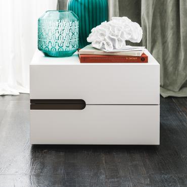 Ciro bedroom storage furniture by Cattelan - White lacquered bedside table