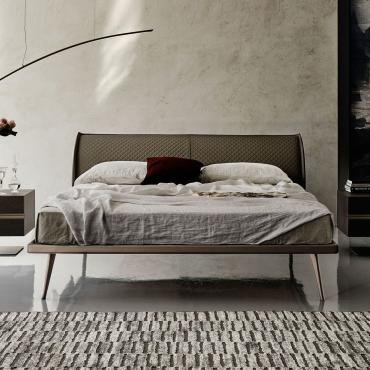 Ayrton by Cattelan bed with upholstered quilted headboard