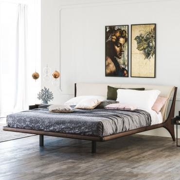 Nelson luxurious wood leather bed by Cattelan 