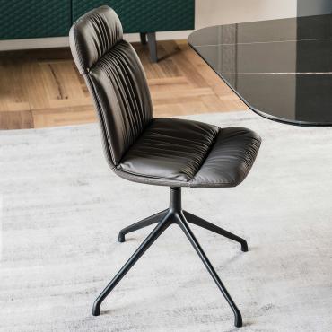 Kelly padded swivel chair by Cattelan covered in leather