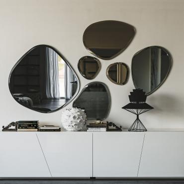 Hawaii modern design mirror by Cattelan