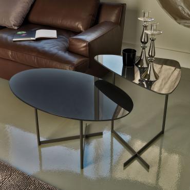 Pat elliptic coffee table for sitting rooms by Cattelan