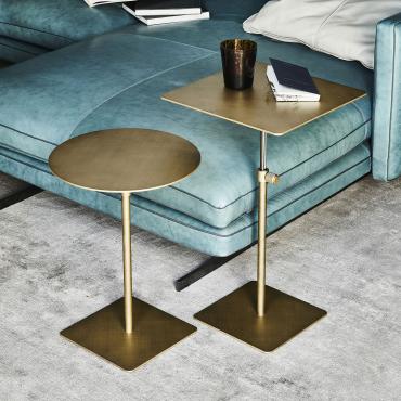Tavolino lato divano in metallo dorato Step di Cattelan