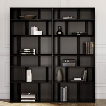 Libreria laccata con divisori metallici Maddie proposta nei colori nero, titanio e bronzo, con la possibilità di configurarla in diverse composizioni