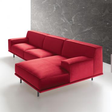 Aliseo bespoke sofa with low big armrests