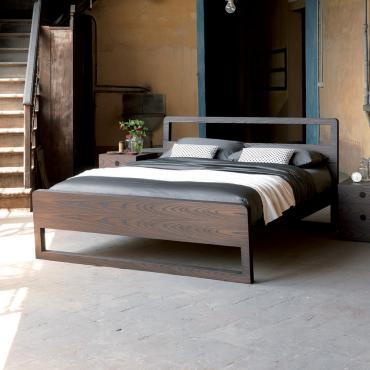 Feeling minimal style bed with wooden structure