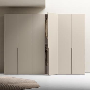 Focus Wide space-saving hinged wardrobe with handle