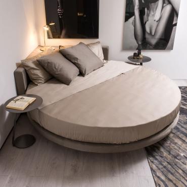 Wheel round bed with corner headboard