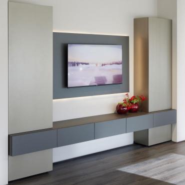 Plan 40 wall system with tall and suspended base units 