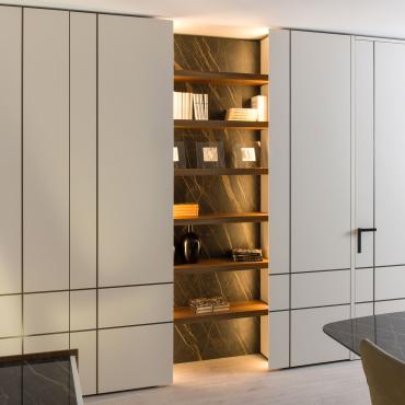 Parete libreria con boiserie e mensole Lounge in legno rovere vissuto Grigio