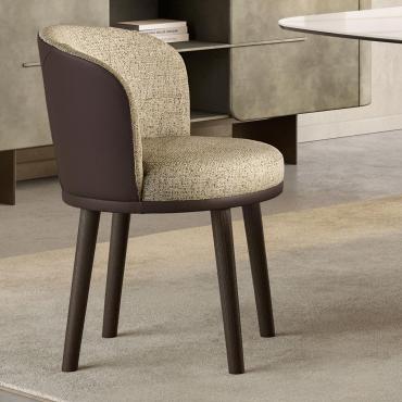 Two-tone armchair with wooden legs Piper