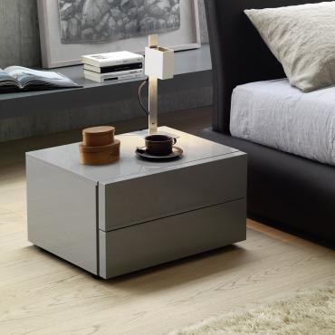 Oregon smooth lacquered bedside tables