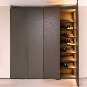 Pacific shoe closet with hinged Indiana door - cm h.255.6, complete with 7 sloped shoe-rack shelves