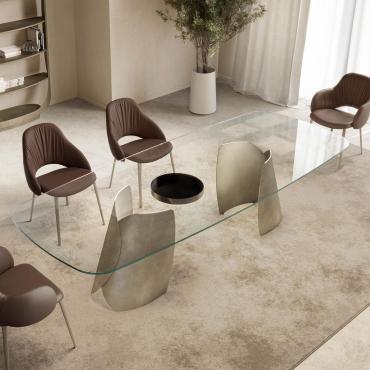 Akeyo shaped glass top table