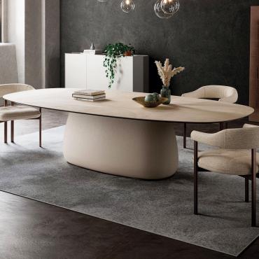 Table with large central base Botero by Cattelan