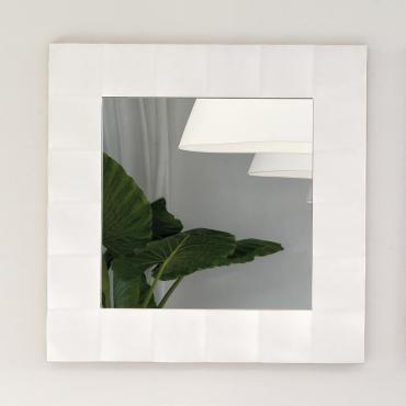 Venice square mirror with a tufted effect. Available in several colours.
