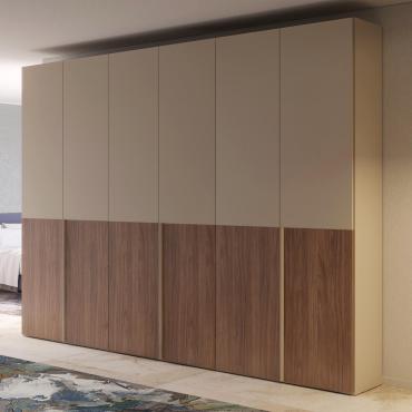 Two-tone wardrobe with Ocean Wide hinged doors