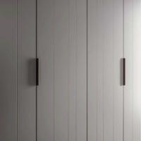Detail of Land grooved doors with T16 handle
