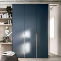 Focus space-saving hinged door wardrobe with Katy T vertical handle