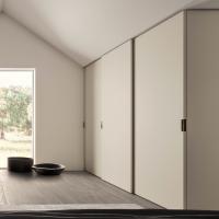 Mind oak sliding doors wardrobe with smooth plain dorrs and handles in the C16 model