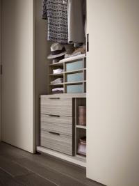 Detail of the additional inner fittings available for Mind sliding wardrobe (shelves and wardrobe back panel finish not available)