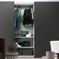 Interior fittings for Wide hinged wardrobe - hanging rod positioned perpendicular to module in depth cm 47.8 and shelves