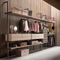 Betis modular walk-in wardrobe made up of rods fixed to the wall, with a 2-drawer storage box