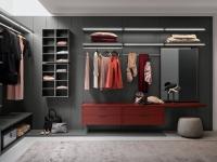 Bliss Player walk-in wardrobe in Modica matt lacquer with drawer unit and desk in Amaranth matt lacquer