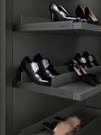 Matt lacquer shoe-rack shelves in a Modica finish with brackets and heel plates in Moka Shine painted metal