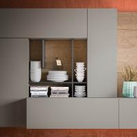 Plan 06 wall system, detail of the compartment with back panel in Biscotto fashion wood and shelf with partitions in Gunmetal matt lacquer 