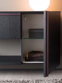 Plan 02 hallway sideboard: internal compartments of the module with hinged door and handles model Z in matt bordeaux