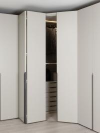 Opening of the folding doors of the element dressing room due to the handle moka shine
