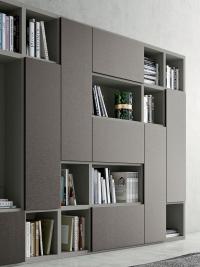 Free arrangement of day and door items on the Aliant modular bookcase