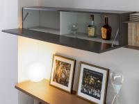 Detail drop-down wall unit with vertical dividing central element