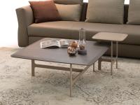 Pair of squared coffee tables, the former low model and the latter high model with lacquer nude finish and Oak Ghiro
