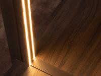 Dettaglio della luce LED incorporata nel fianco divisorio in metallo, disponibile come optional per portare un punto luce originale e funzionale all'interno della struttura di Moon Lounge