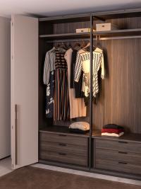 Neptune Lounge, come tutti gli armadi della collezione, è attrezzabile tramite la scheda dedicata con ripiani aggiuntivi, cassettiere e molti altri accessori.