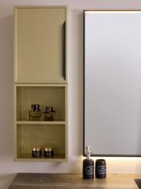 Elegant, fully metallised lacquered surfaces
