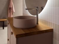 Top e lavabo, così come le basi del mobile Frame Tuttofuori, sono personalizzabili per materiale e finitura