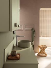 Top e lavabo del mobile bagno N106 sono in Minera-Kolor, un materiale di origine minerale misto a resine e disponibile in diversi colori opachi