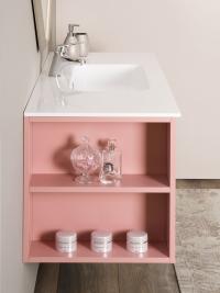 Open shelf element on the side of the base, ideal for placing cosmetics or small objects used in the bathroom