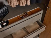 Detail of the upper pocket emptier, available as an optional on the chest of drawers