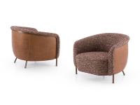 Bailey armchair with two-tone upholstery in Retrò 301 leather and Dancing Queen 300 fabric