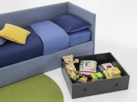 Detail of the big drawers, perfect to store toys and other itemsi