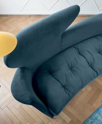 The beauty of this sofa lies in the slightly curved shape of the structure which invites people to talk and makes you feel surrounded by a warm hug - detail of the tufted seat cushion
