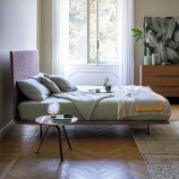 Side view of the Thin bed by Bonaldo