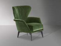 Bergère moderna dal design avvolgente Lovy di Bonaldo rivestita in un elegante velluto verde