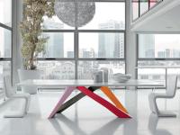 Venere s-shaped upholstered chair by Bonaldo - the white upholstery reflects the tone of the table top