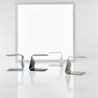 Duffy coffee table with a sinuous shape - available colours
